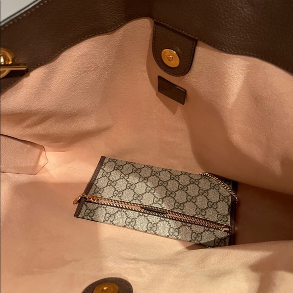 GUCCI
RAJAH GG SUPREME TOTE BAG - Picture 2 of 7